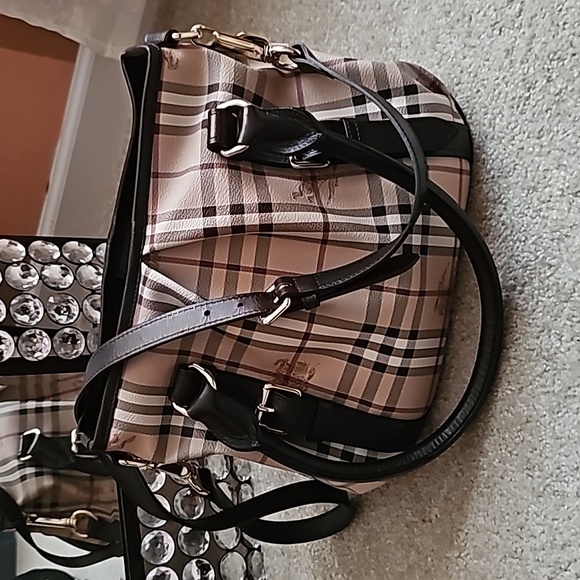 Burberry crossbody - Picture 1 of 8